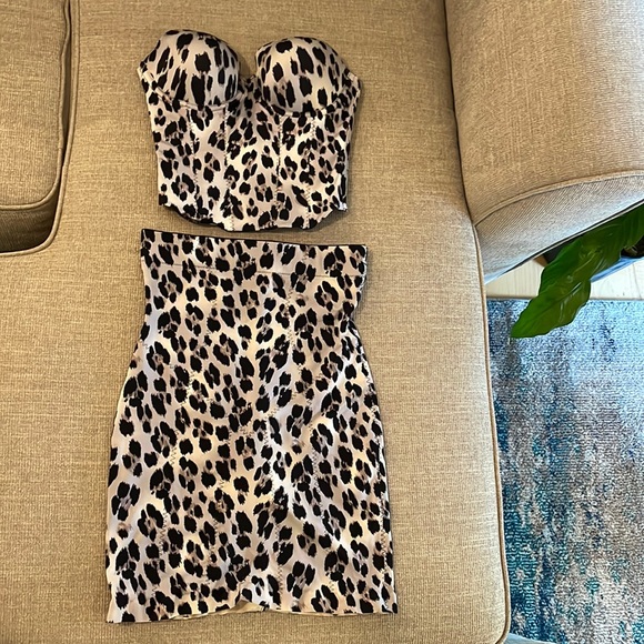 Victoria’s Secret low back bustier (34D) and shapewear (M) - Picture 1 of 13